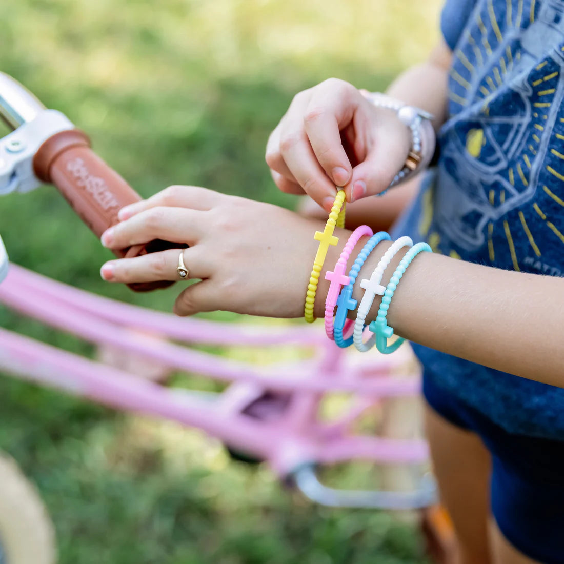 "NEW" VIRAL Cross Silicone Bracelets "FLICKER" Share the Love of Jesus!